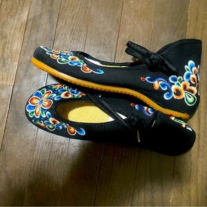 Chinese shoes with embroidery Brand NEW